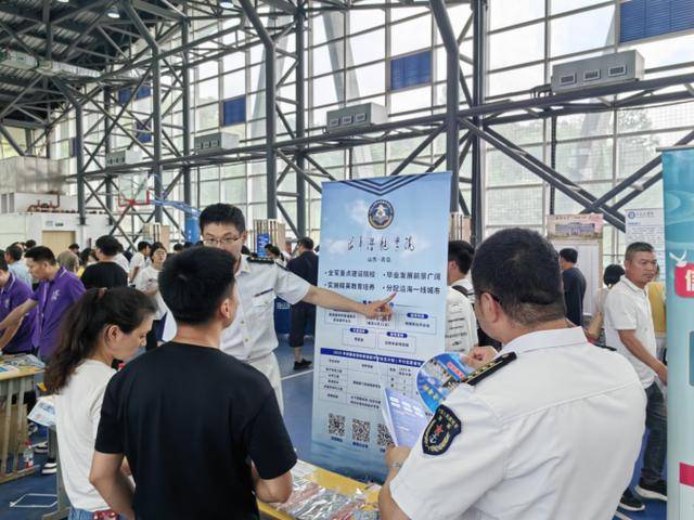 毛坦厂中学的体育馆今天“大”热了！